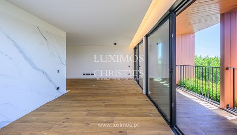 Magnificent luxury apartment , inserted in an exclusive condominium in the center of Vila do Conde . The living room and the kitchen communicate directly with the generous balcony facing west and the three bedrooms are oriented to the east . The larg...