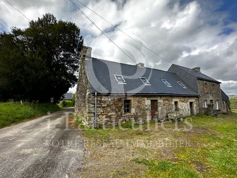 In exclusivity, come and discover this pretty hamlet where you can renovate this stone house and its two farmhouses erected on nearly 1000m2 in a cul-de-sac. Rural environment in absolute calm for a complete renovation to be planned with a very good ...