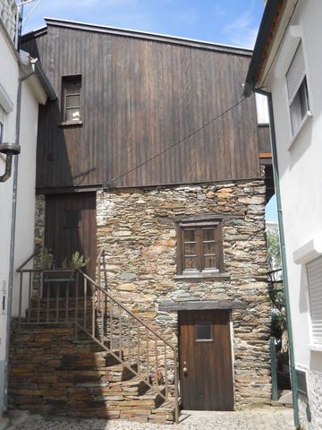 Schist house located in the Parish of Sameiro in the Municipality of Manteigas. The village of Sameiro is located in the Zêzere Glacier Valley integrated in the Serra da Estrela Natural Park, one of the largest in Europe, here flows the Zêzere River ...