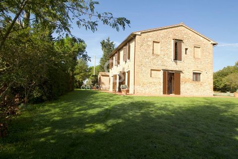 Casale Leopoldo with swimming pool is located in a panoramic position on a ridge in the Valdera countryside, from which it dominates the surrounding landscape of the rolling Tuscan hills. The farmhouse is on two levels, with a gross surface area of 2...