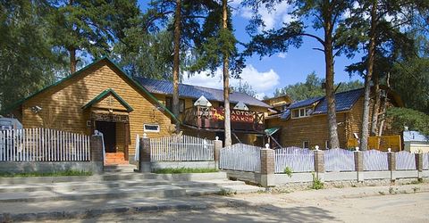 Wooden cottage of 200 sq.m. In the house: 2 rooms, a billiard room, 2 bathrooms, 2 bedrooms, a three- Jacuzzi with hydro massage, swimming pool 3 * 3 meters, steam on the wood. There are all audio- video equipment, karaoke, a hookah. On site: benches...