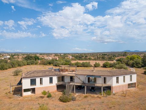This original finca has been awarded an architectural prize and is located in a very quiet rural setting with good access just a short drive from the beautiful Es Trenc beach. Palma and the airport can be reached in just 30 minutes by car. The open p...