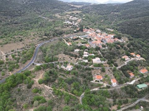 Ellin Guillaume Proprietes-privees.com offers you this building plot of 1390m2. 45 minutes from Perpignan come and discover this land located in the pretty village of Saint-Arnac. The plot is ideally exposed south against the bottom of the village. I...