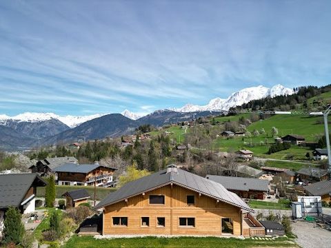 Facing the Mont-blanc and only a few minutes walk from the village of Combloux, half-chalet of 114 m2 living space with a south and East facing terrace of 19,60 m2, balcony. Entrance hall, laundry room, guest toilets, reception room with living room ...