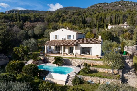Summary Immaculately presented villa, with simply stunning panoramic sea, mountain and hills views, ideally situated within a quiet residential area, yet close to the old village. Enjoying southern exposure, it benefits from sunlight all day long. Wi...