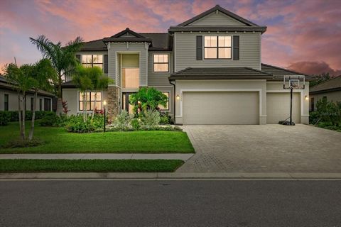 Indulge in the Florida Dream with this Stunning Home! Situated in Lakewood Ranch's first and only solar community, this exquisite 2021-built residence offers an unparalleled experience of luxury living with 6 bedrooms, 3 bathrooms, loft and so much m...