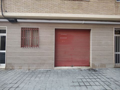 EXCLUSIVE PREMISES Ideal commercial premises for investors, located one street from Bono Guarner street and one from Pintor Gisbert, has 45m2, main public-facing environment with a large space, with a separate entrance and a toilet. The premises are ...