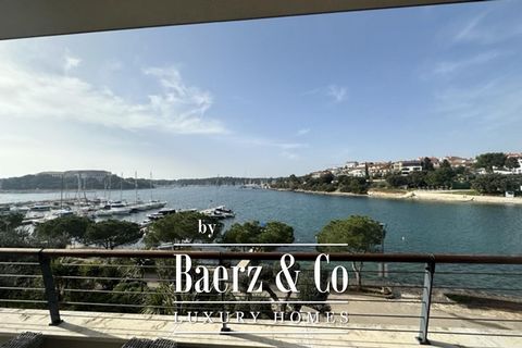 In one of the most beautiful parts of Pula, known for its sandy beaches, this beautiful apartment with its luxurious 181 m2 is located on the first floor of a smaller residential building. The view of the sea as if in the palm of your hand, leaves yo...