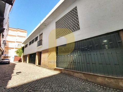 This spacious 8-room first floor is situated in the heart of the city of Elvas. It is located in the former building of the national overseas bank of Elvas, in which its last use was as a dental clinic. The first floor of this building is located in ...