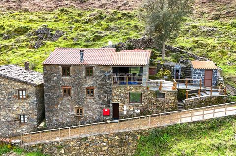 Identificação do imóvel: ZMPT566090 Located in the picturesque village of Candal in Lousã, this villa combines the rustic and welcoming appeal of schist buildings with contemporary amenities and high-quality finishes. The details in wood and stone st...