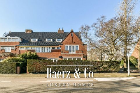 Exclusive Semi-Detached Villa at Bernard Zweerskade 3, 1077TX Amsterdam Situated on the idyllic Bernard Zweerskade in prestigious Amsterdam Zuid, we proudly present this charming semi-detached villa spanning 436m². With a sizable garden of approximat...