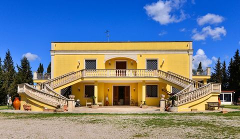 NOVOLI - LECCE - SALENTO Immersed in the Salento countryside, just 3 km from the center of Novoli and in an equidistant position from both the Ionian Sea and the Adriatic, we are delighted to offer for sale an elegant and refined independent villa on...