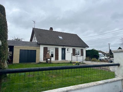 I offer you this detached house of 88m2 with 3 bedrooms on basement, having a living room with open fitted and equipped kitchen, bedroom on the ground floor, separate toilet, bathroom with Italian shower. Upstairs, landing, two beautiful bedrooms, on...