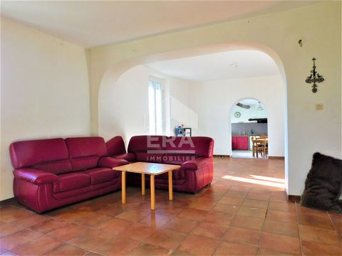 In Mazan 5 minutes from the village Mas Provençal 170 m² on 940 m² of garden. This stone house, offering you total privacy, not overlooked; has a beautiful bright living room of more than 40 m² with fireplace giving direct access to a beautiful terra...