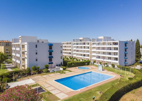 In a private condominium with swimming pool and parking available, this comfortable one-bedroom apartment (equipped with A/C) is just a short drive away from the white sandy beaches of Falésia, as well as Water Parks, Golf Courses and the famous Vila...