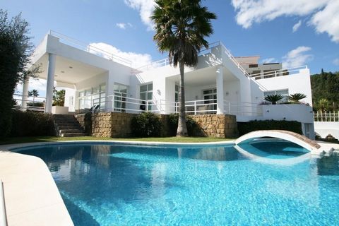 CLASSIC MODERNITY - DESIGNED BY BALDRICH & TOBAL - Now € 2,2 mio. (negotiable) - A bargain in todays market Within lush botanical surroundings of La Quita Golf and Country Club and at a short walk from a 5 stars luxury hotel, the famous architects Ba...