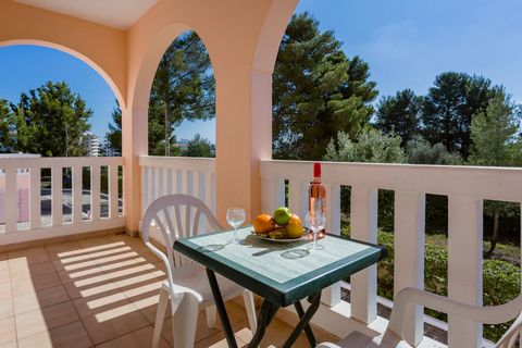 This apartment is located in the base of Portimão, a city in the district of Faro in the Algarve. Portimão is known for its beaches and freshwater, its hot-summer climate, and mostly water sports events due to its proximity to various beaches. The ap...