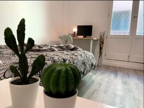 ABOUT CO-LIVING EL TORO El toro is a big and spacious co-living apartment for digital nomads that want to spend some months in our beautiful city of Las Palmas. It is located in the best neighbourhood in town, quiet but central. KEY FEATURES 5 Rooms ...