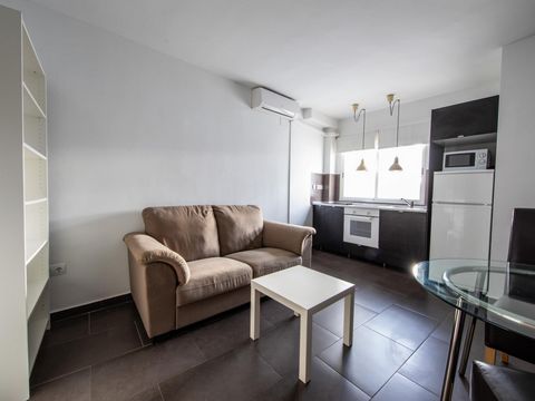 Apartment with two bedrooms and one spacious bathroom in the center of Malaga very close to the Plaza de la Merced. Ideal for groups and families. Community terraces with great views of the sea, Gibralfaro Castle and the Cathedral. Near the universit...