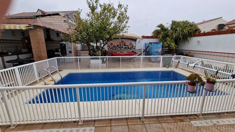 For sale very spacious two-storey villa two minutes walk from the town center, the ground floor consists of garage for 3 cars, a storage room of 40m2 that can be used for two more cars, two double bedrooms with windows, a living room with, 1 bathroom...