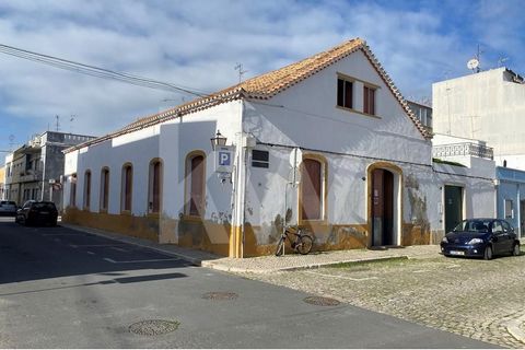 Warehouse for sale with approved project to build a charming house, located in the historic center of the city of VRSA. The project respects the typical and traditional facade, with a construction area of 378 sq.m. A different and innovative project ...