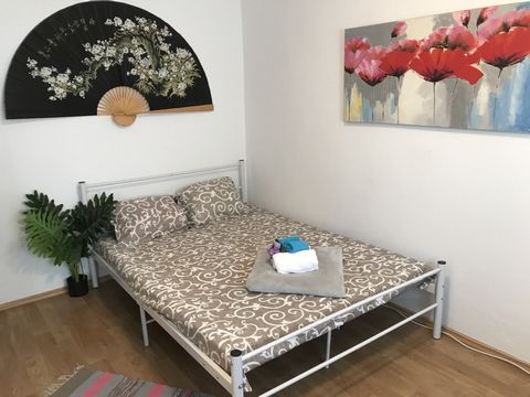 20 meters square private studio, with integrated kitchen and bathroom, located in the heart of Bucharest, with lots of free parking space around the building, were you can also find a kids playground, NON stop shop, and lots of restaurants and coffe ...