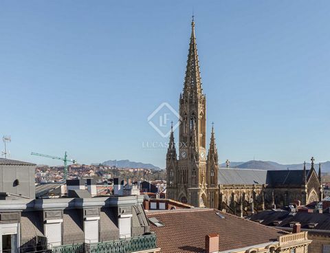 Lucas Fox presents an impressive apartment, certified with rigorous energy standards, for sale in San Sebastián. This bright apartment facing east and located on the top floor of the building has a charming terrace that offers unobstructed views of t...