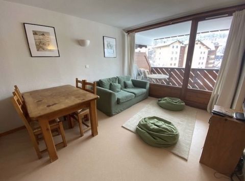 A two bedroomed third floor apartment (with lift) in Morillon. The apartment is part of a residence (51 main lots) built in 2002. With a 36m2 habitable area, accommodation includes: open plan living room with kitchenette and access to the West facing...