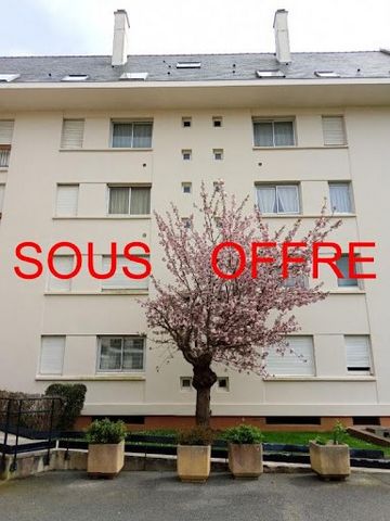 Côtes d'Armor 22300 LANNION Centre Ville T2 appartement van 54 m2 gelegen op de 2e verdieping met lift van een gewilde en onderhouden residentie. Gunstige ligging, dicht bij alle voorzieningen op loopafstand. Deze woning omvat: Een inkomhal, een hal ...