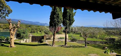ref 306TV: Stone terraced house with unobstructed views of Mont Ventoux and the Monts de la Lance, located on the peaceful heights of Taulignan. This property offers an idyllic setting for a holiday home, with its exceptional panorama of the majestic...