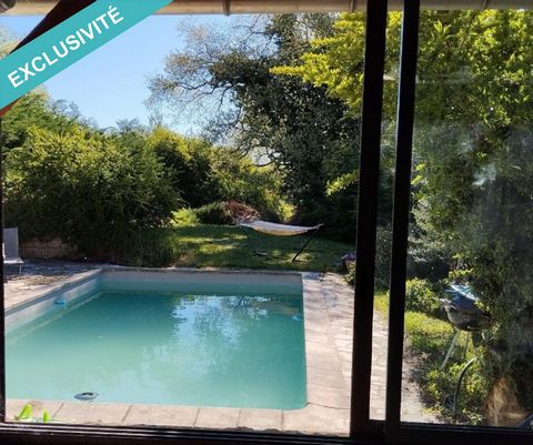 A lot of charm for this old villa of 134 m2 of living space on 1615 m2 of fenced garden, with swimming pool. It has a living room with a fireplace with insert, and a wonderful view of the veranda and the swimming pool, a fitted kitchen with a dining ...