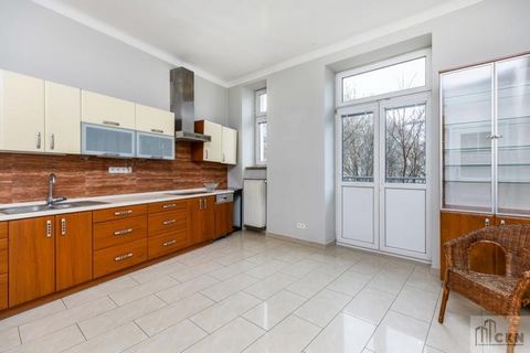 Centrum Krakowskie Nieruchomości is pleased to present a spacious apartment in an ideal location - close to the Old Town, Mazowiecka Street. Unique apartment ! Stylish and unique ! The only one of its kind in this location! Super arrangement ! Two ba...
