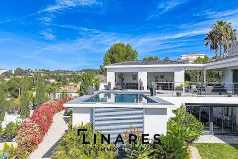 Llinares Immobilier presents: PALMA, a contemporary, dominant and secure villa, nestled on the heights of the Camoins in absolute calm, benefiting from a magnificent view and a southern exposure. Imagined on a plot of 1850m2 totally landscaped, this ...