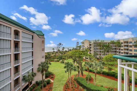 Incredible 4th-floor unit with breathtaking ocean views in this Windsor Court S Villa in desirable Palmetto Dunes! OVER $80K in projected rentals by Host + Home! This 2BD/2BA unit has an open-concept floorplan, gorgeous eat-in kitchen, and spacious l...
