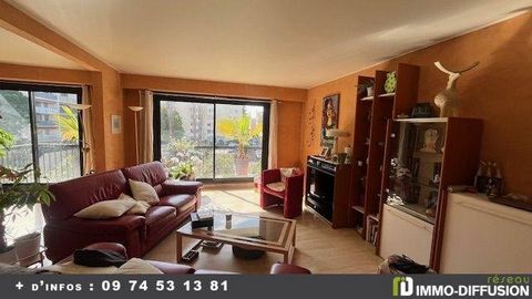 Mandate N°FRP160470 : LES AUBES, Apart. 4 Rooms approximately 102 m2 including 4 room(s) - 3 bed-rooms - Terrace : 7 m2. Built in 1974 - Equipement annex : Terrace, Balcony, Garage, parking, digicode, double vitrage, ascenseur, cellier, - chauffage :...