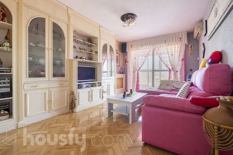Housfy sells charming apartment in Usera, Madrid. A bright home located in an ideal environment to enjoy it. This apartment was built in 1984. Property details: - Charming apartment of 94 m² in Orcasitas. (The square meters are verified with the deed...