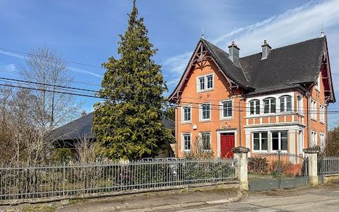 CHARMING MANOR HOUSE AT THE GATES OF ALSACE Immerse yourself in the history of this small manor house near Belfort with an area of 251 m² of living space, once nicknamed the 