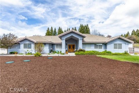 Introducing a charming home nestled in the desirable West Templeton area, surrounded by world-class wineries and just minutes from the quaint downtown Templeton. This meticulously maintained property offers a perfect blend of comfort and functionalit...