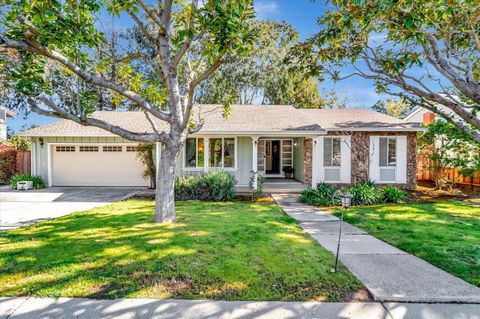 Come see this spacious home conveniently located at the gateway to the Los Altos Highlands. Enter the south-facing home and feel the natural sunlight energize the large step-down living area. Floor plan is smartly divided between living area & bedroo...