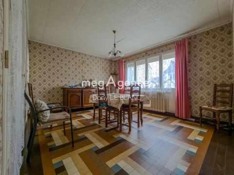 Ideally located just ten minutes walk from the heart of the city center. In a quiet area, come and discover this charming house built on a basement which includes a garage, a boiler room, a very practical laundry room and a cellar. As soon as you ent...
