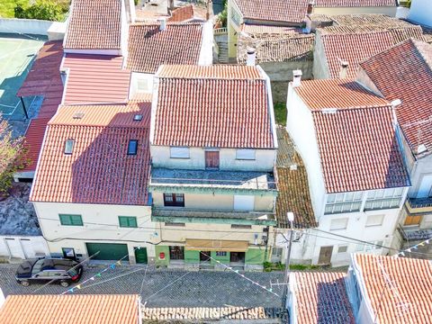 If you are looking for a unique investment opportunity, look no further! We present a historic house dating from 1951, strategically located in the picturesque Aldeia de Telhado, Fundão. This property offers a perfect combination of history, business...