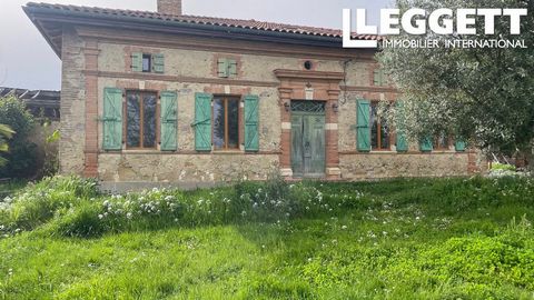 A28305MAE32 - The property is composed of a traditional Gers house to finish to renovate, with dependances, a typical hangar of over 200 sqm and a building (former pigsty) for complete renovation of approx. 130 sqm at a 100 meters away from the main ...