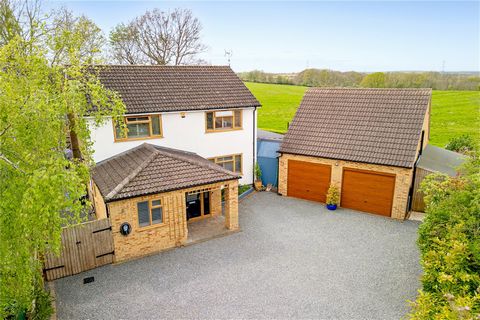 An immaculately presented, contemporary, family home stands overlooking open fields on the edge of the popular village of Allington just north of Grantham. The light, very spacious property benefits solar panels and has 5 bedrooms, the principal en s...