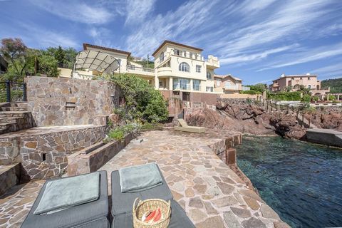 Imagine being able to reach your villa directly from your boat, climb a few steps, and enjoy breathtaking sea views. If you prefer driving, the shops in Cannes are 15 km away and Nice airport is easily accessible in half an hour. This villa overlooks...