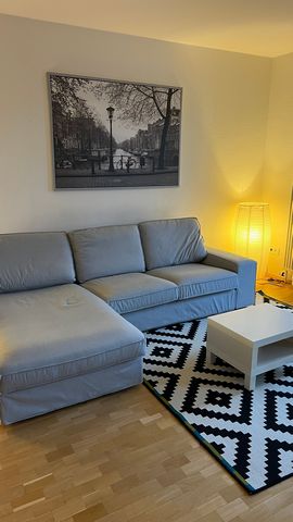 Ideal for a single professional. Enjoy a bright 1-bedroom flat that is furnished, clean and ready to move in. Internet, cleaning and utilities are included. Flat is located in one of the most quiet and yet central part of Dusseldorf: Pempelfort / Gol...