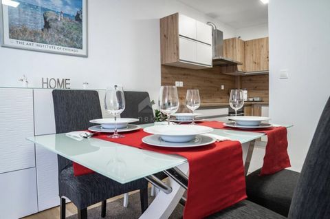 Location: Primorsko-goranska županija, Rijeka, Krnjevo. RIJEKA, KRNJEVO-An apartment for business people in a great location. We offer an apartment for rent with an area of 50.62 m2, which offers comfort and practicality for business people. Details:...