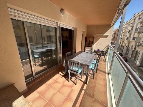 Apartment of 78 m2 in the Rã pita, Tarragona, 200 meters from Juanito beach and 2 minutes from services. It has 3 double bedrooms, 2 bathrooms, living room, kitchen and very large terrace. Hot/cold conditioned air. Furnished. Parking space. Lift. The...