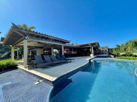 Built on a plot of 1,500m² and with approximately 650m² of built area, this beautiful project by Guido Campanate offers refinement, spaciousness and tranquility just 50 meters from the sea of Ferradura. The property offers 06 (six) suites, toilets, l...