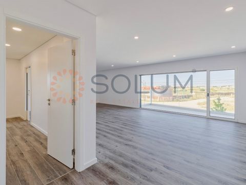 Magnificent 4 bedroom flat, with three fronts (east/west/south), with unobstructed views. With contemporary architecture, composed of modern lines, it is a property with excellent areas and finishes. The spacious living room of 40 m2 facing west with...