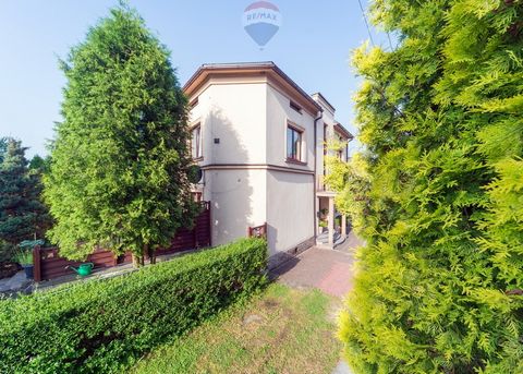 JOANNA TROJAK Lead Agent For sale a 2-storey house located in Zembrzyce, Lesser Poland Voivodeship, Suski County A semi-detached house with a usable area of 210 m2 is located on a plot of 637 m2. The property was built in the 50s, renovated, has a la...